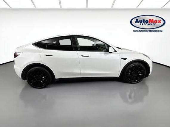 TESLA MODEL Y 2022 7SAYGDEE8NF386527 image